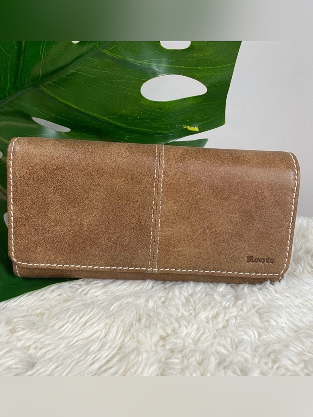 NWOT 🦫 Roots Tribe Large Fold Wallet